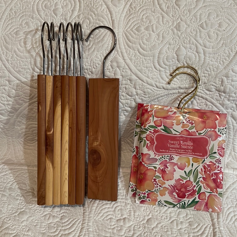 Set of 7 cedar hang ups and 2 fragrance sachets